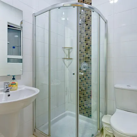 Cosy 1 Bedroom Apartment, Location Apartament *